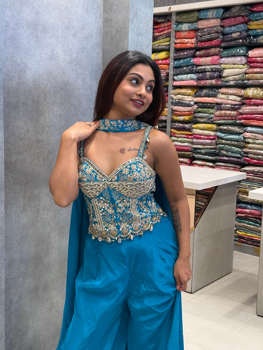 Neeli Pari Set