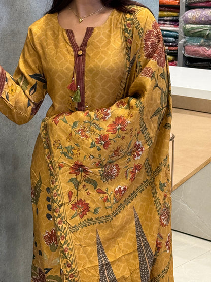 Zayra Ethnic Co-ord Set with Dupatta in Muslin Silk