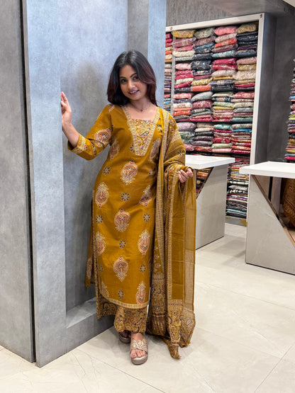 Zayra Ethnic Co-ord Set with Dupatta in Muslin Silk