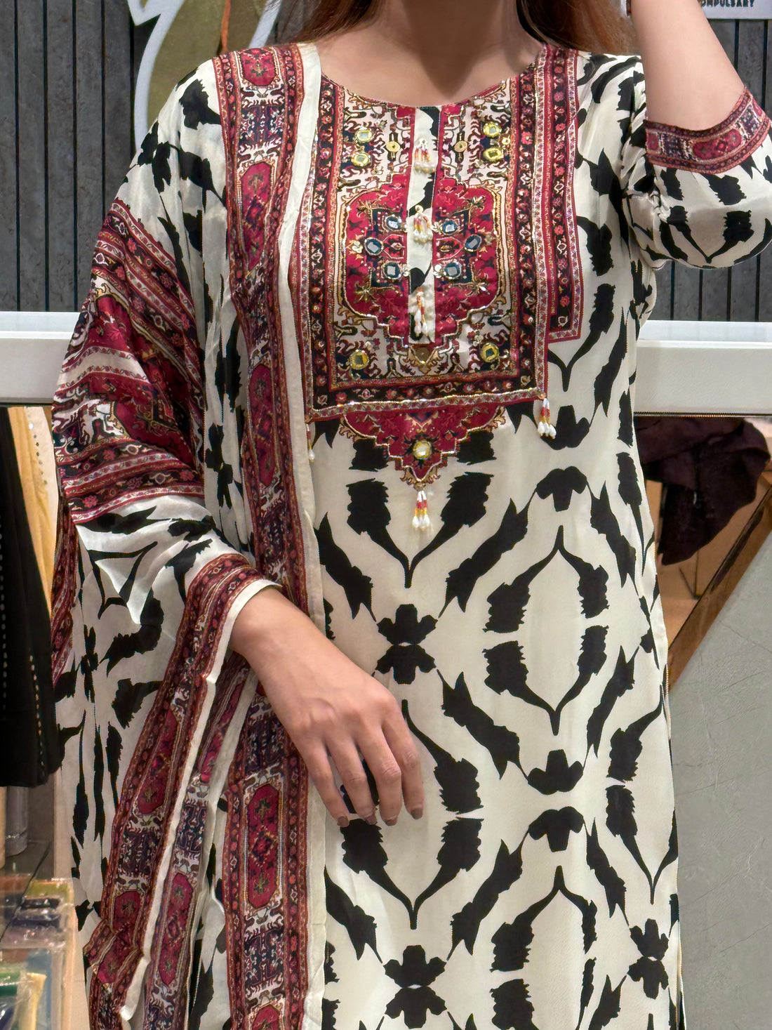 Kalakriti Silk Crepe Set