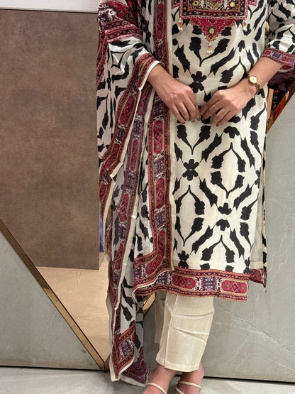 Kalakriti Silk Crepe Set