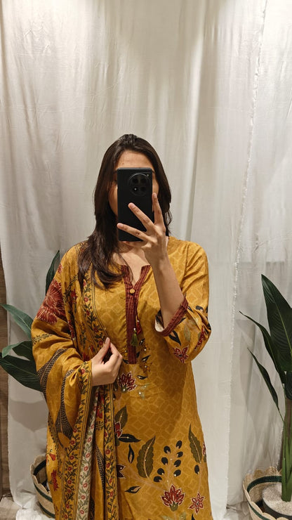 Zayra Ethnic Co-ord Set with Dupatta in Muslin Silk