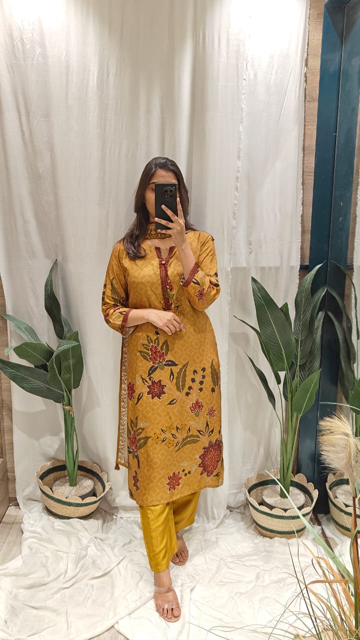 Zayra Ethnic Co-ord Set with Dupatta in Muslin Silk